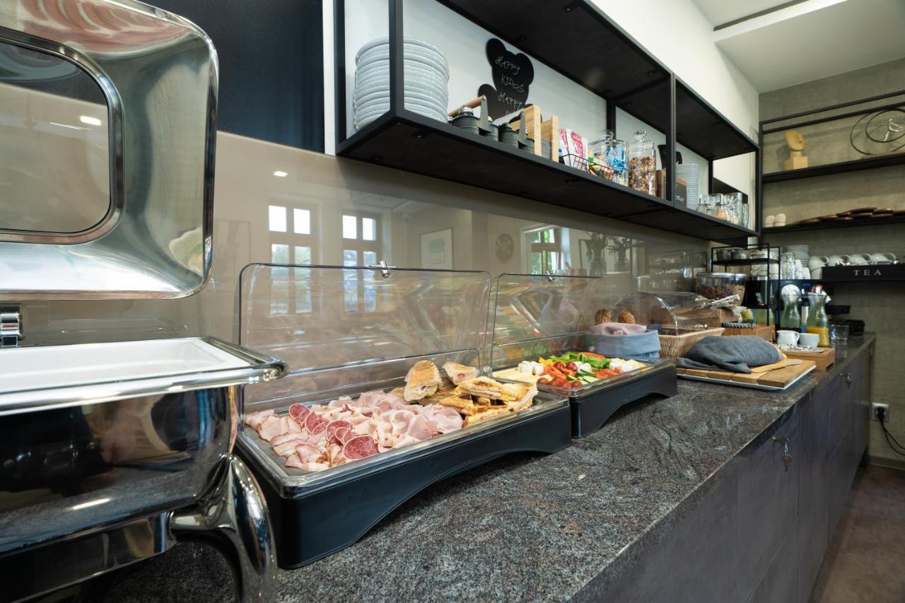 Riverside Hotel Пилзен Екстериор снимка
